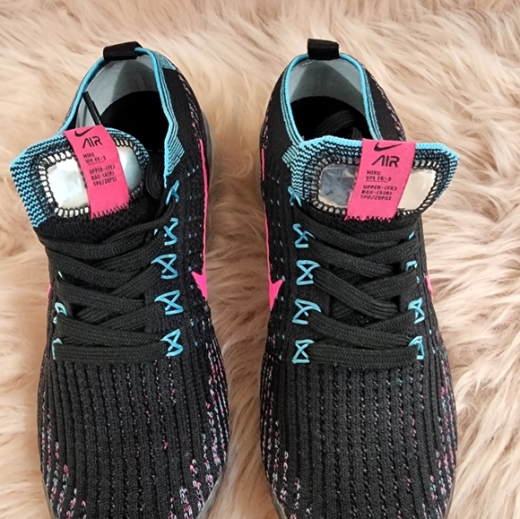 Nike Air Vapormax Flyknit 3 Black Hyper Pink - Picture 5 of 8